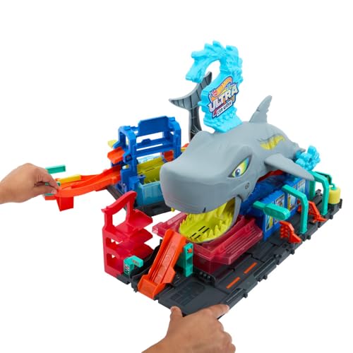 Hot Wheels City Track Set, Ultra Shark Car Wash with 1:64 Scale Color Reveal Toy Vehicle, Repeat Color-Change Feature, Storage