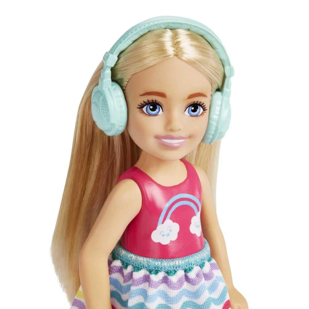 Barbie Chelsea Small Doll & 6 Accessories, Travel Set with Puppy, Pet Carrier & Backpack that Opens & Closes, Blonde Hair