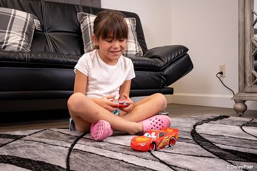 Jada Toys Pixar Cars 1:24 Lightning McQueen RC Remote Control Car 2.4 GHz Red Toys for Kids