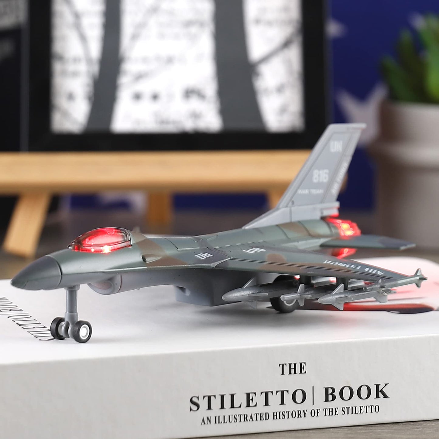 Diecast Fighter Jet Toy Military Falcon Replica Model - 1:400 Scale Airplane Pullback Metal Alloy Aircraft Vehicle with Flashing Lights and Sound