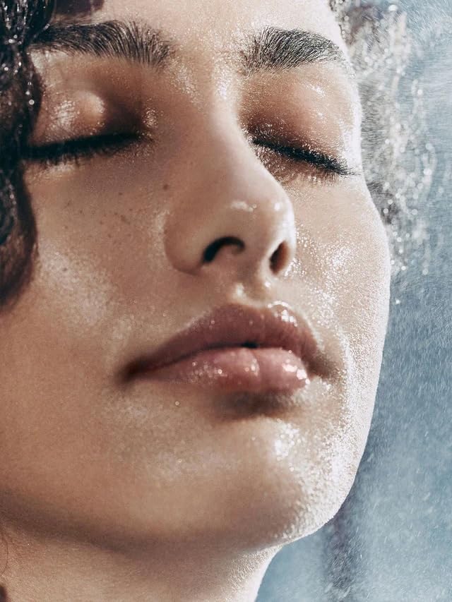 ILIA Blue Light Face Mist, Travel Size 0.47 fl oz – 3-in-1 Hydrate, Defend & Set Makeup, Weightless, Non-Sticky, Vegan & Clean