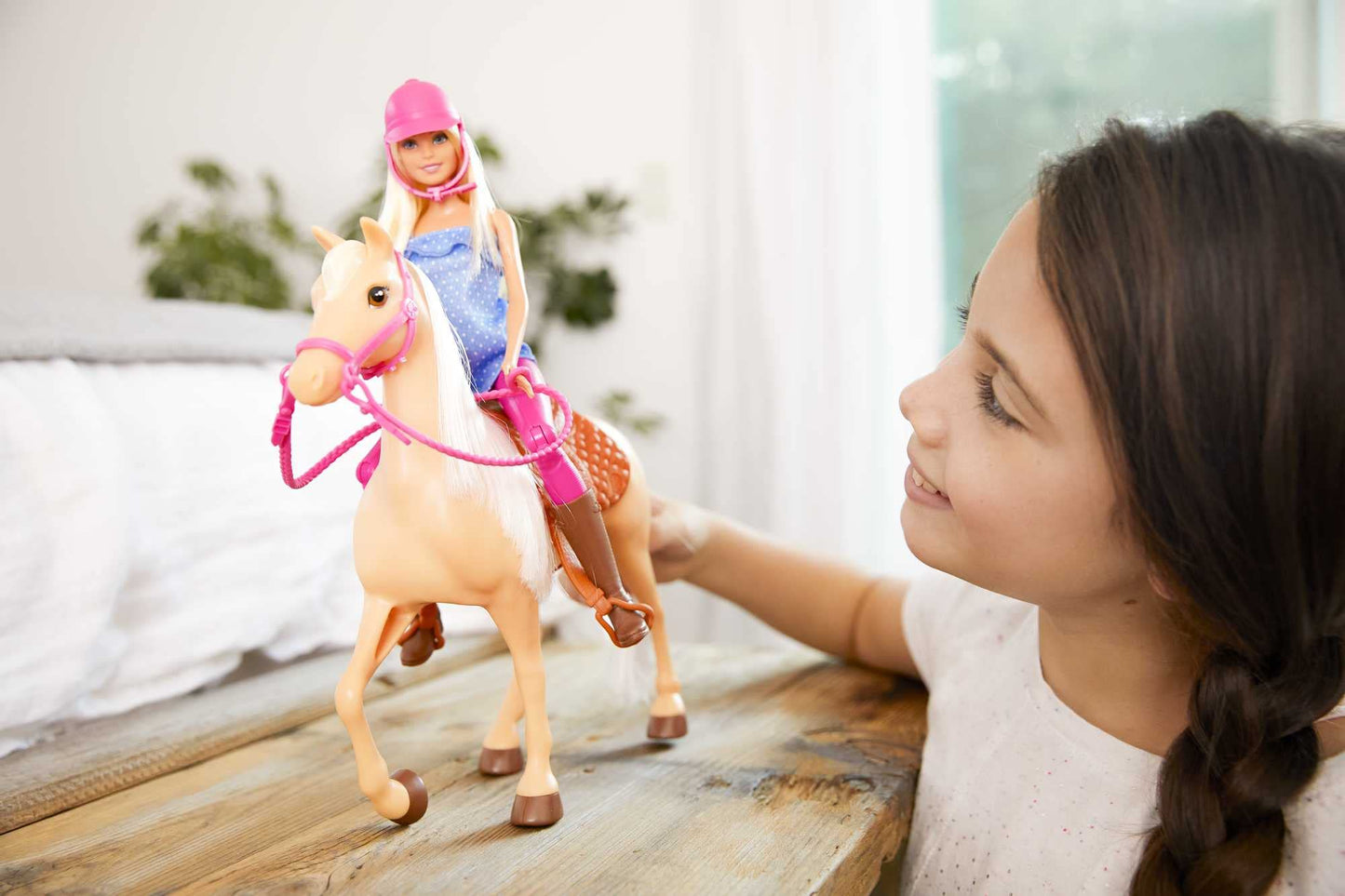 Barbie Playet with Blonde Fashion Doll in Riding Outfit & Light Brown Horse with Saddle, Bridle & Reins (Amazon Exclusive)