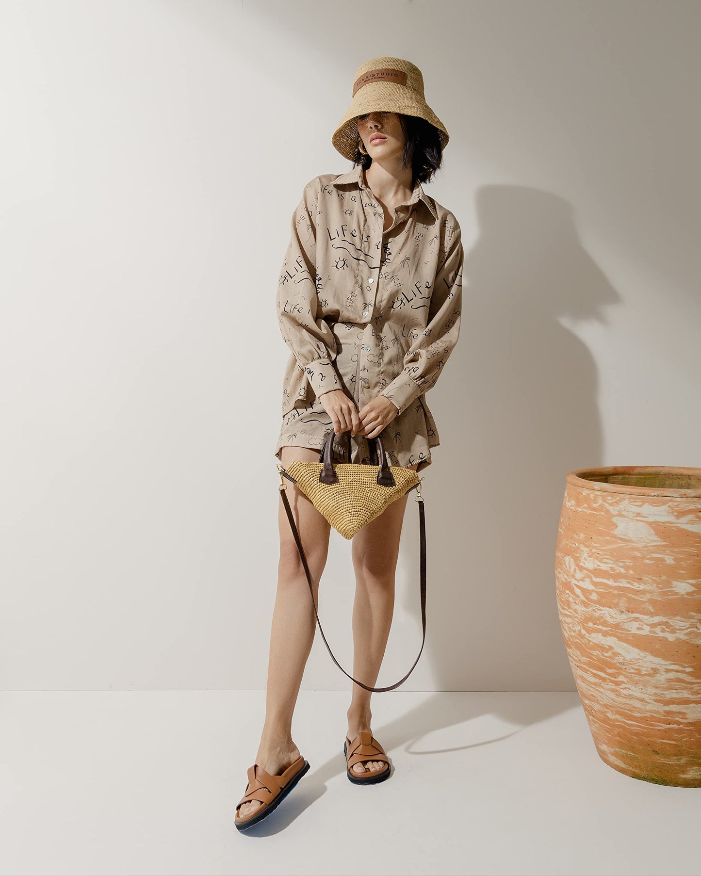 Sensi Studio, Triangle Straw Handbag, OS, Beige Straw / Chocolate Leather