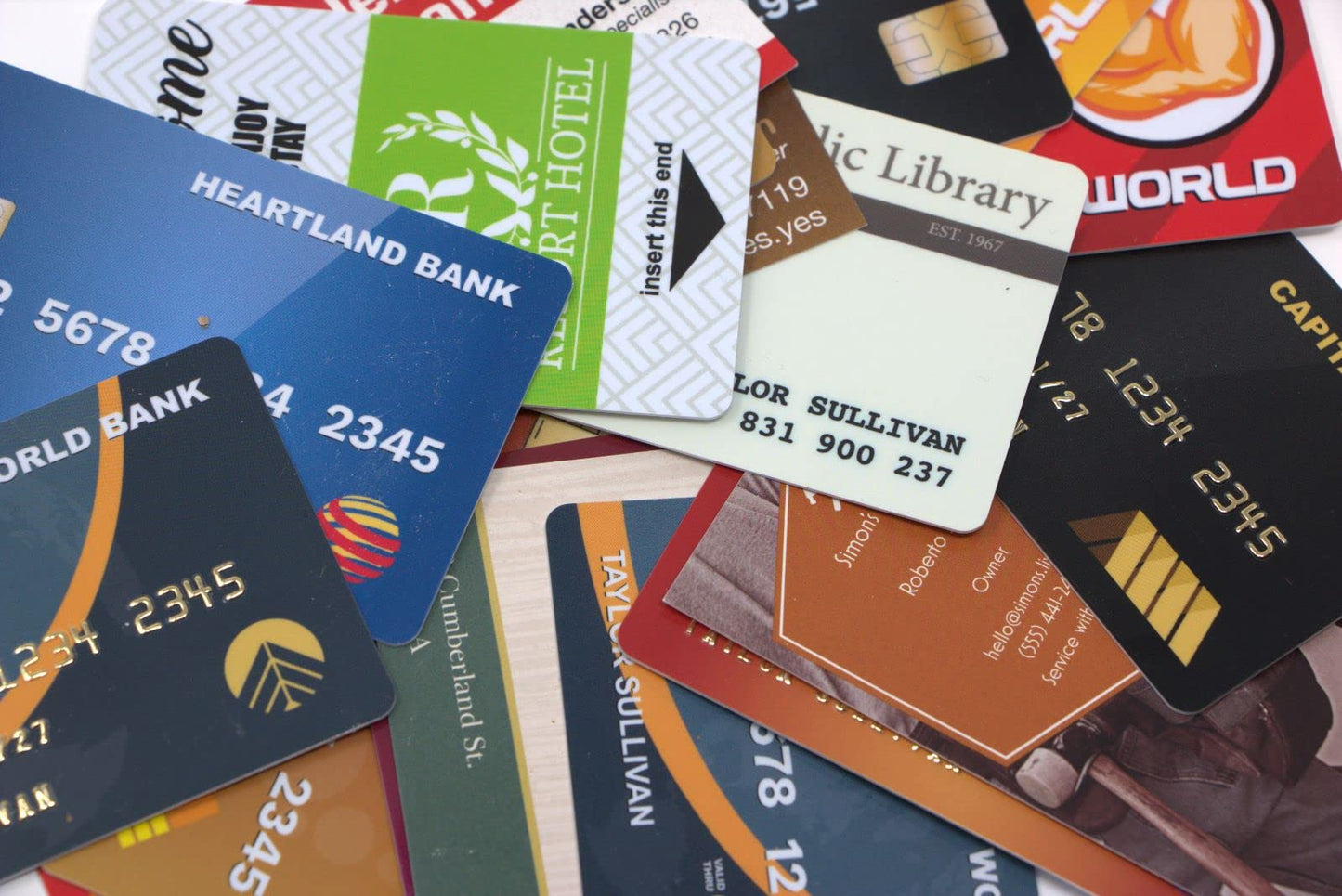 Decoy Wallet – Anti-Pickpocket Fake Wallet with 6 Faux Credit Cards, Realistic Travel Safety Wallet for Men & Women (Styles Vary)