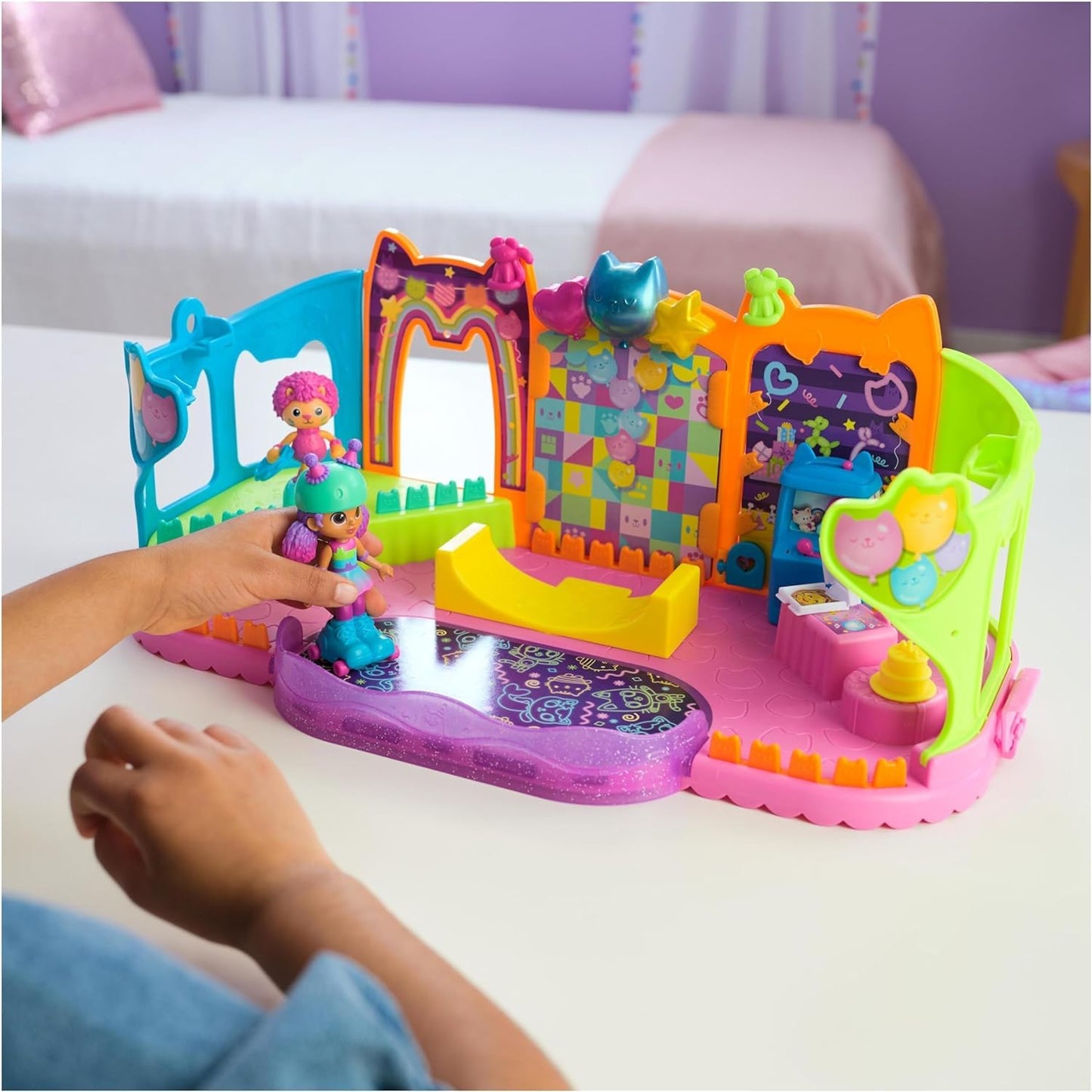 Gabby's Dollhouse, Party Room Playset with Exclusive Toy Figures, Dollhouse Furniture, Accessories & Fidget Play, Kids Toys for Girls and Boys Ages 3+