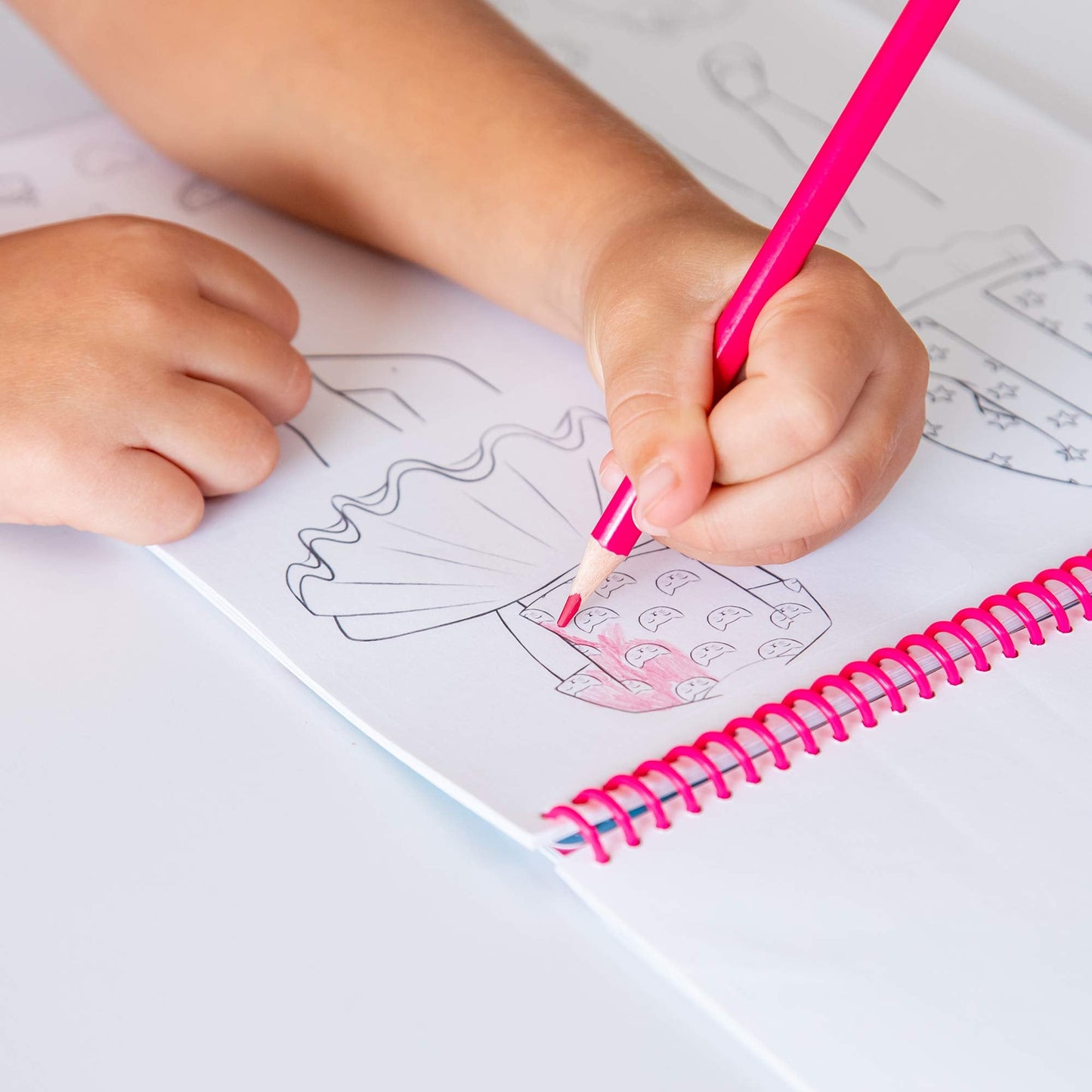 Educational Insights PaperCraft Fashion Parade, Paper Dolls, Fashion Boutique Toy, Ages 3+