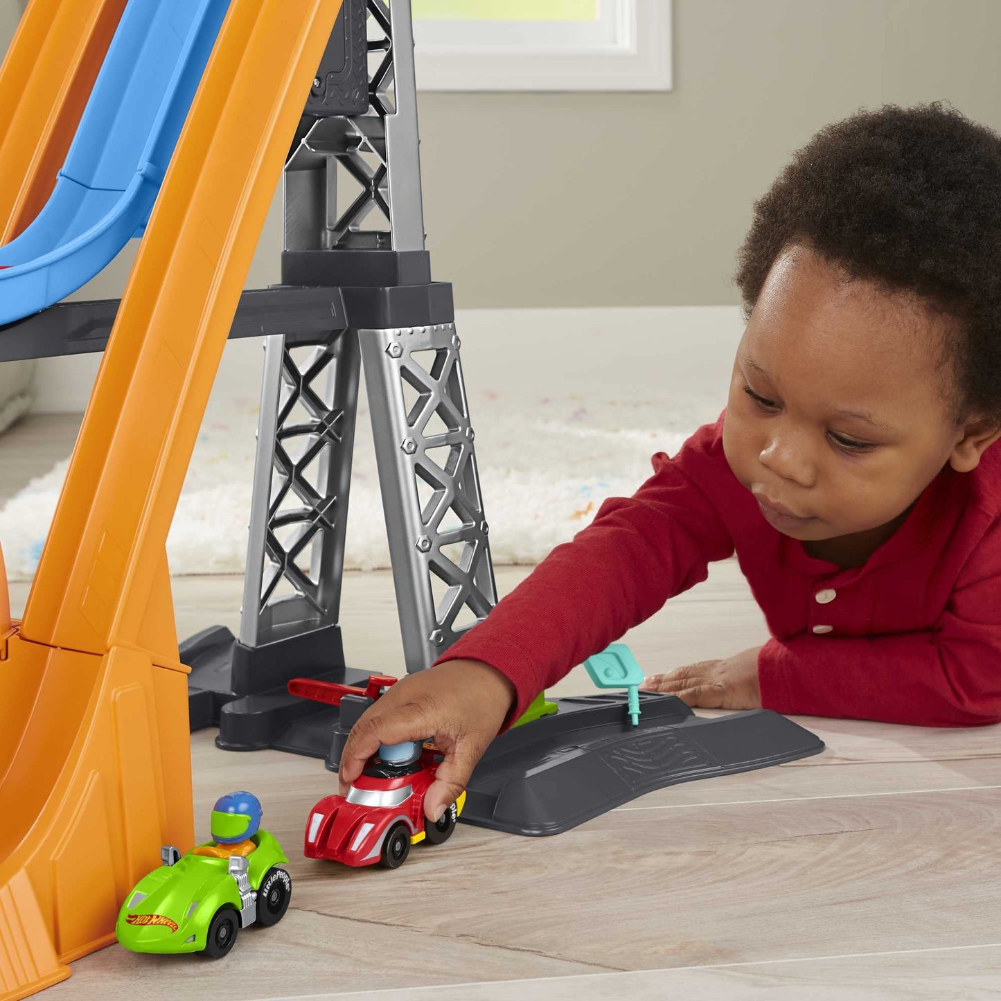 Fisher-Price Little People Hot Wheels Racing Loops Tower Toy with Stunt Ramp, Sounds & Race Track for Toddlers 18+ Months (Amazon Exclusive)