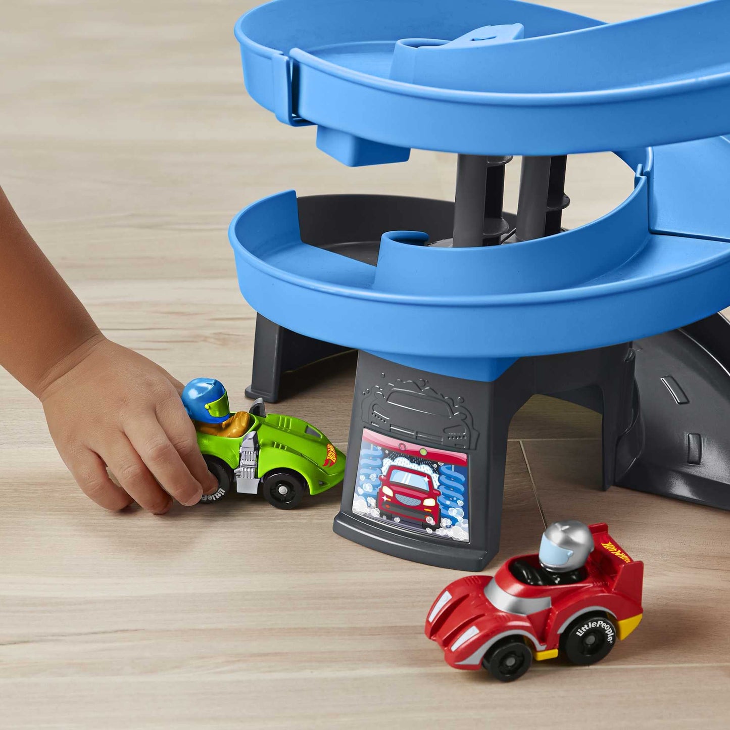 Fisher-Price Little People Hot Wheels Racing Loops Tower Toy with Stunt Ramp, Sounds & Race Track for Toddlers 18+ Months (Amazon Exclusive)
