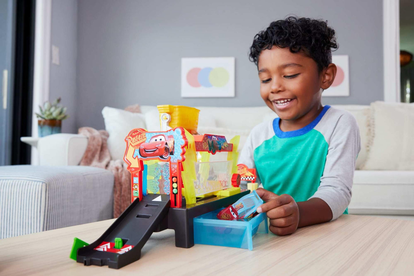 Mattel Disney Pixar Cars Color Changers Car Wash Playset with Color Changing Lightning McQueen Toy Vehicle, 20-Inches Long, Connects to Other Sets