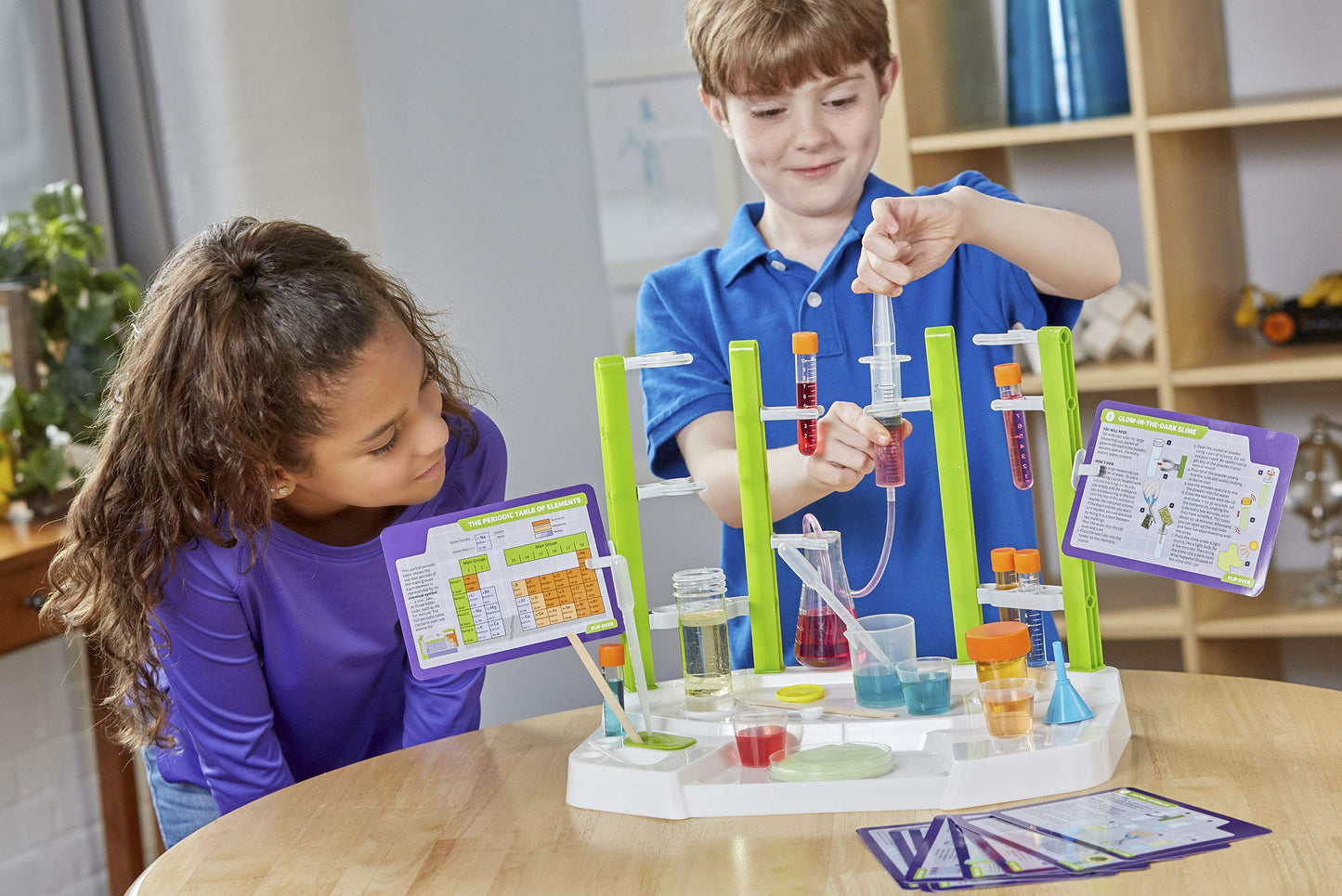 Thames & Kosmos Ooze Labs Chemistry Station Kit – 20 Fun Science Experiments with Safe Slime, Acids, Bases, Chromatography & More