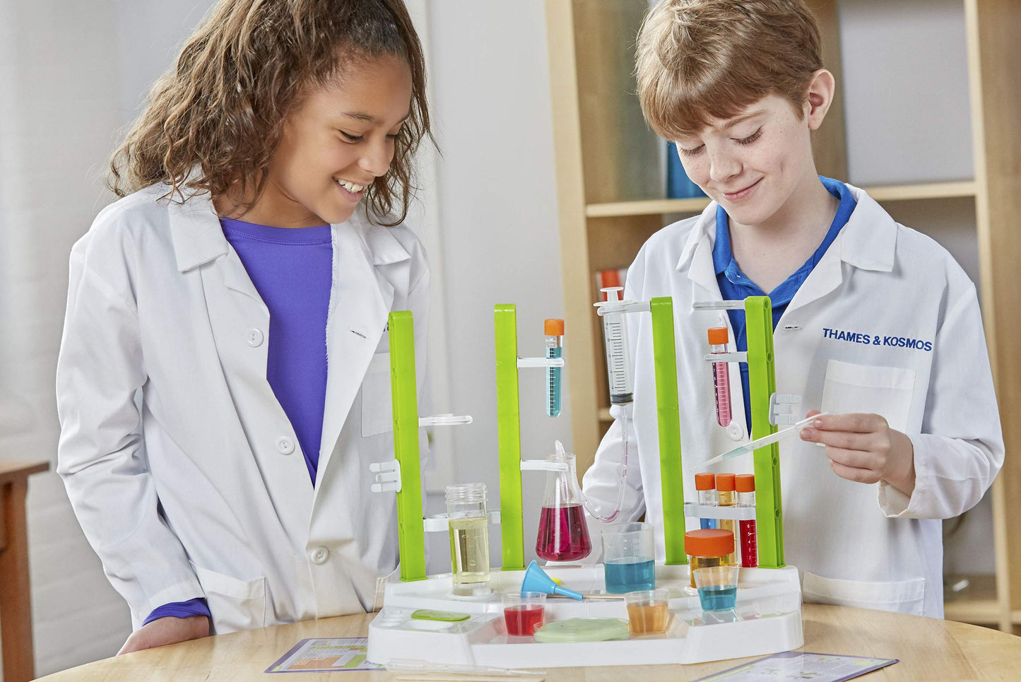 Thames & Kosmos Ooze Labs Chemistry Station Kit – 20 Fun Science Experiments with Safe Slime, Acids, Bases, Chromatography & More