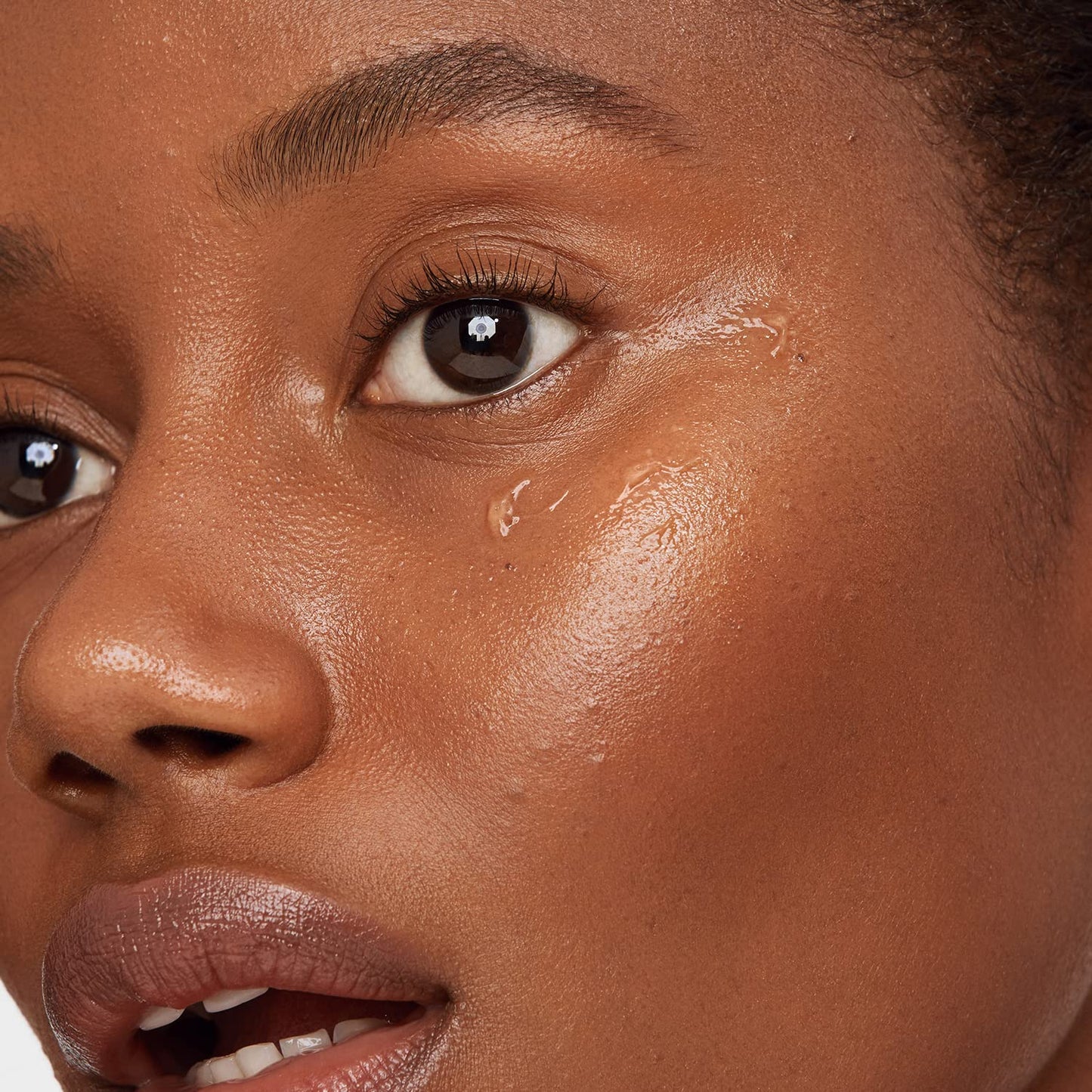 Versed Vacation Eyes Brightening Eye Gel, Lightweight Cooling Gel with Vitamin C, Ginseng & Niacinamide for Puffy, Dark Under-Eyes, Vegan 0.5 fl oz