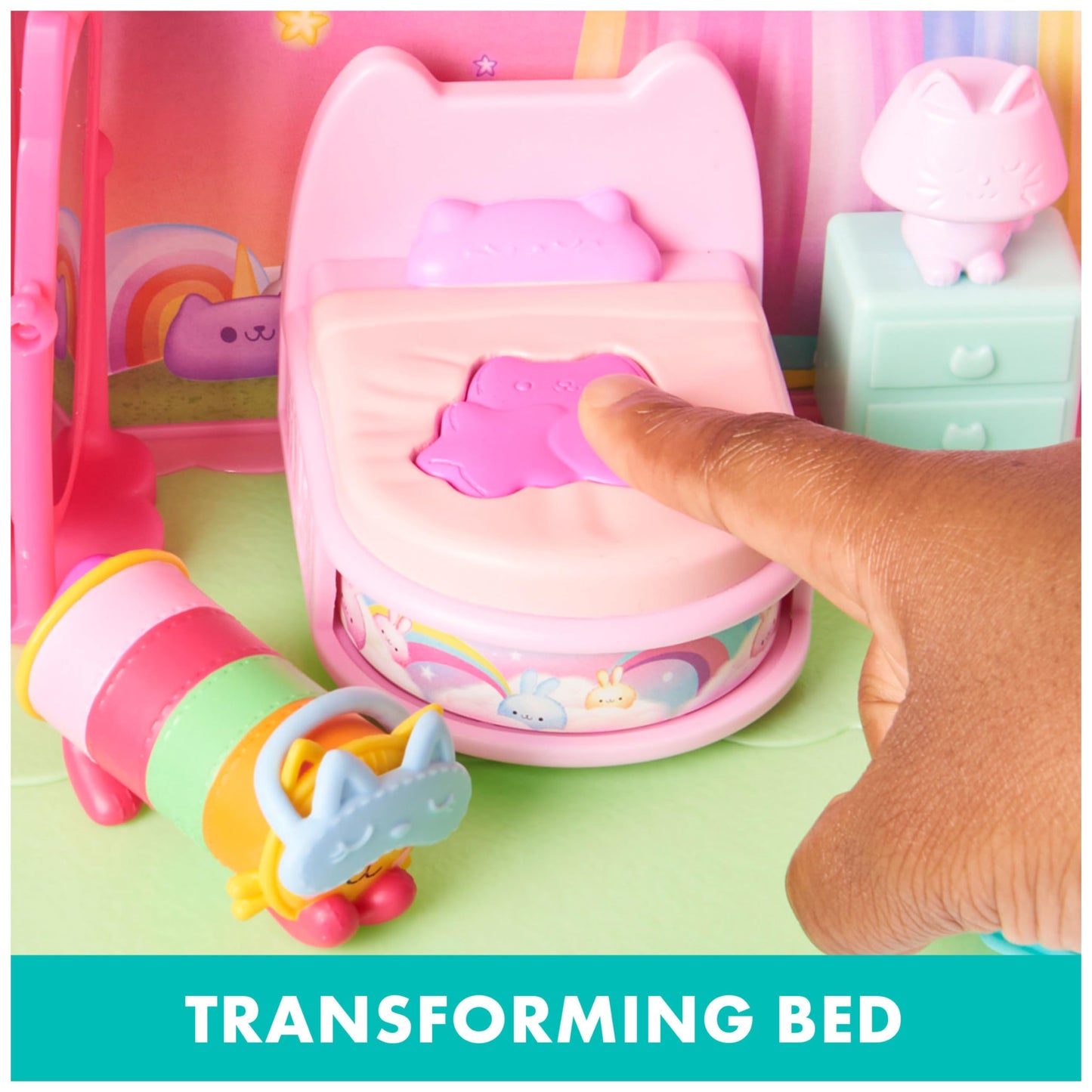 Gabby’s Dollhouse, Sweet Dreams Bedroom with Pillow Cat Figure and 3 Accessories, 3 Furniture and 2 Deliveries, Kids Toys for Ages 3 and up