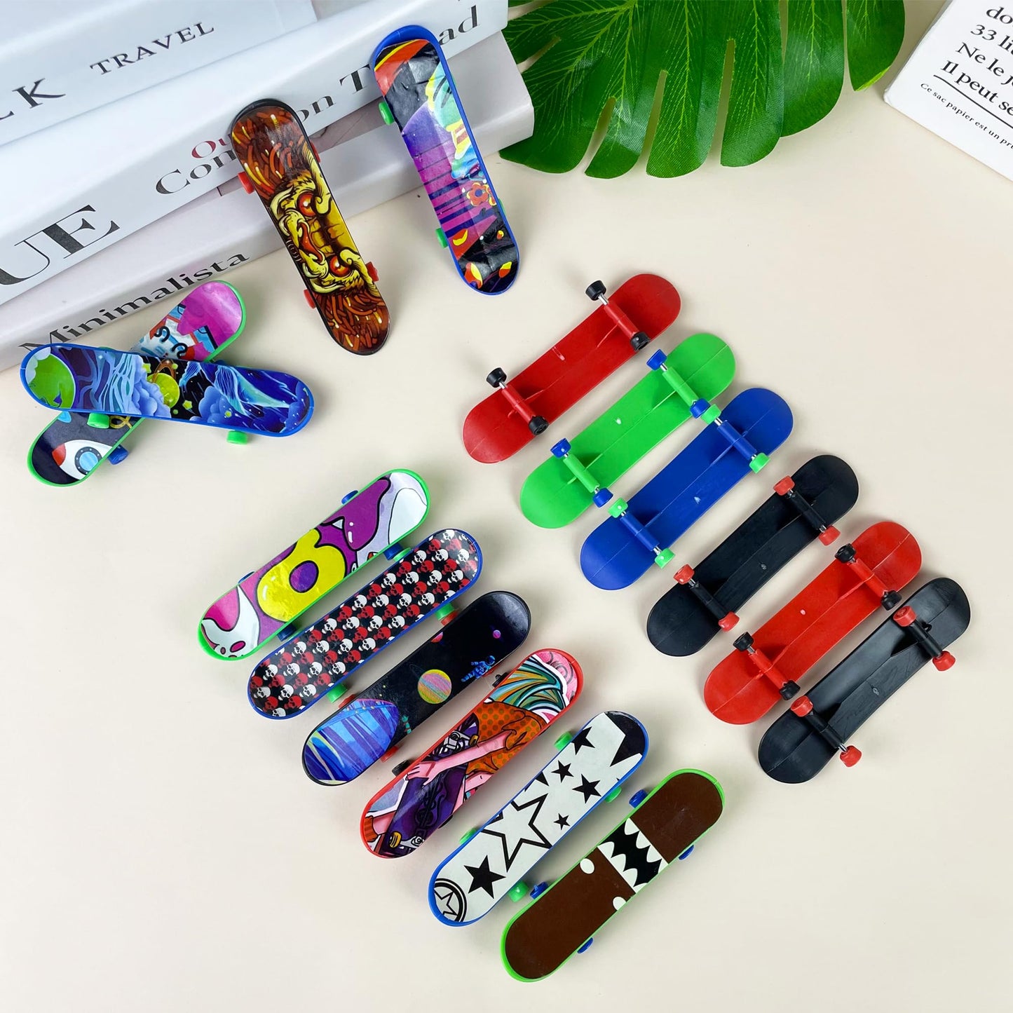 XIPEGPA 100 PCS Mini Finger Skateboards Finger Skateboard Toys for Birthday Party Favors Gift Props Decoration (100)