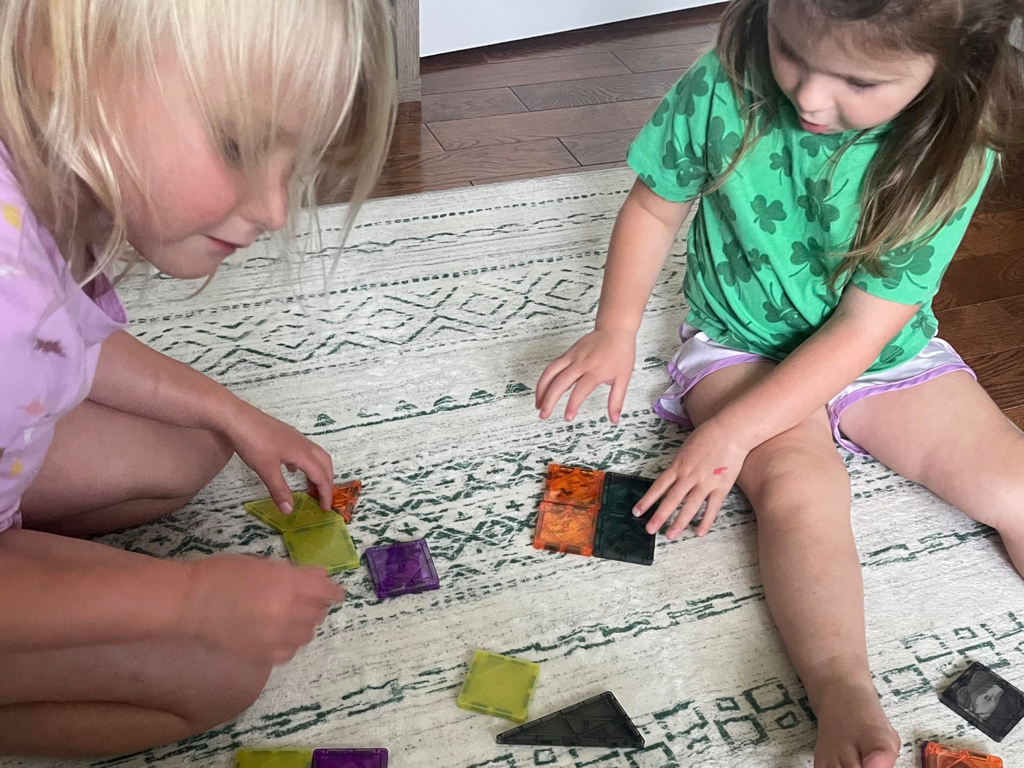 CreateOn Crayola Halloween Mini Magnetic PIP-Tiles Glow in The Dark Building Set, STEM Magnetic Travel Toys for Kids Ages 3+, 24 Pieces