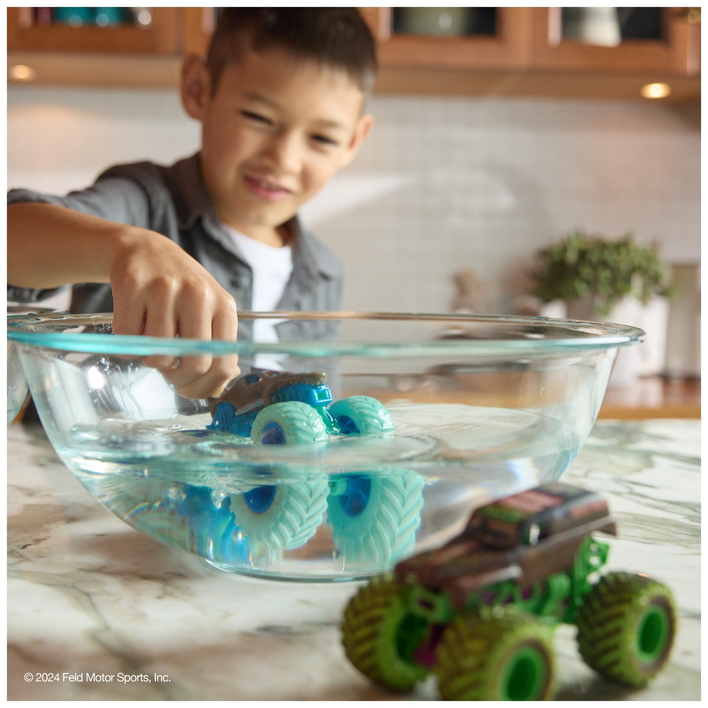 Monster Jam Mud Blasters, Grave Digger and Megalodon Color Changing Trucks 2-Pack, 1:64 Die Cast Vehicle, Kids Toys for Boys and Girls 3 and Up