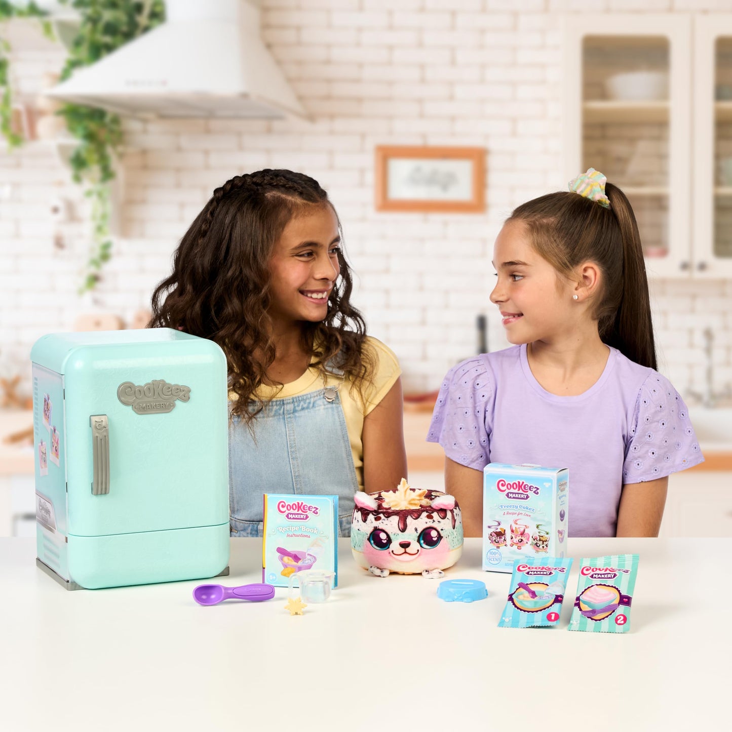 Cookeez Makery Freezy Cakez – Mix, Freeze & Reveal a Scented, Shivering Plush Friend! Styles May Vary