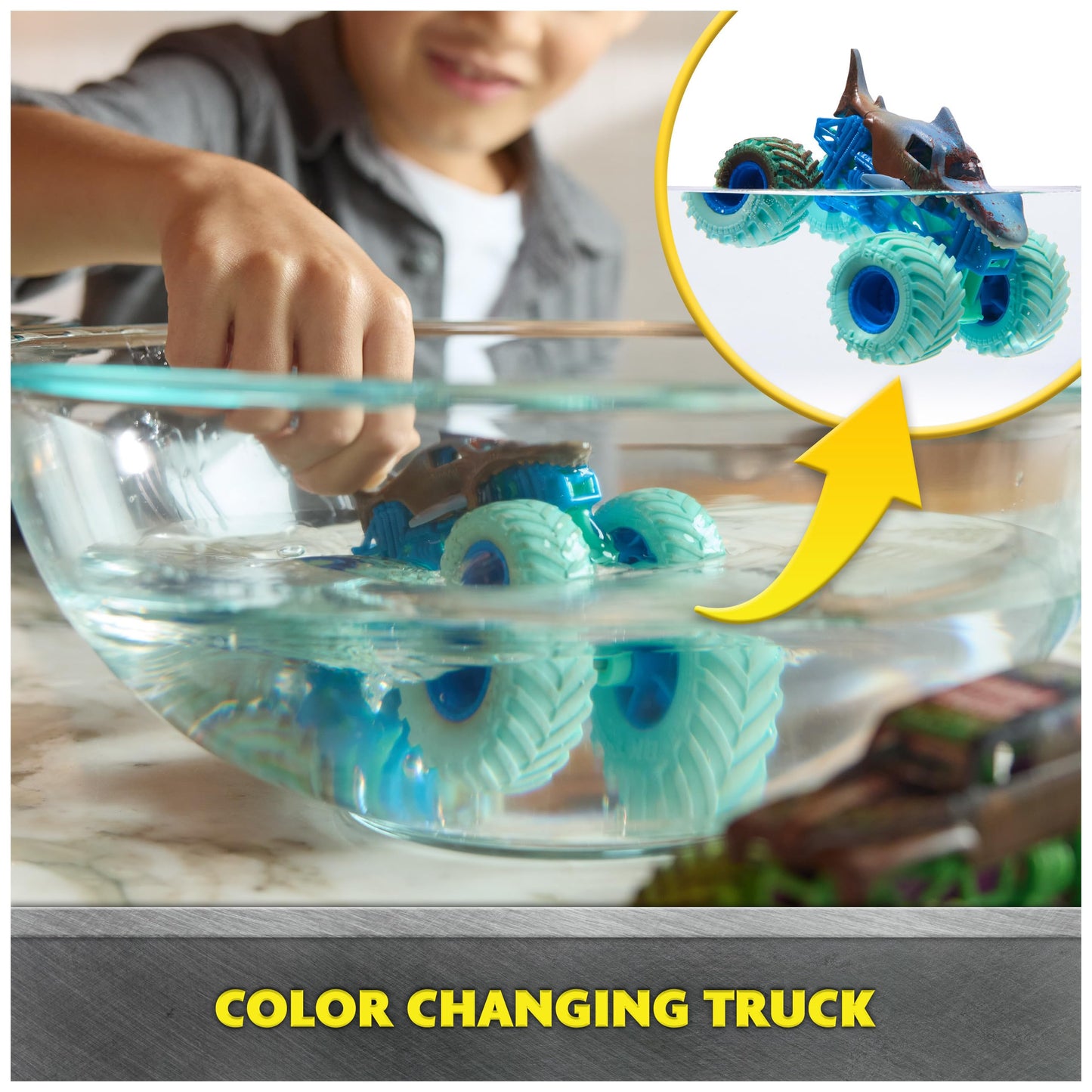 Monster Jam Mud Blasters, Grave Digger and Megalodon Color Changing Trucks 2-Pack, 1:64 Die Cast Vehicle, Kids Toys for Boys and Girls 3 and Up