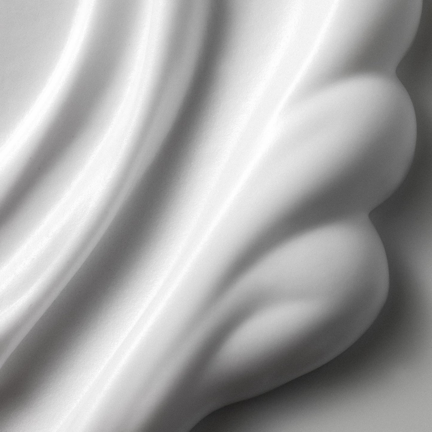 Kristin Ess Instant Lift Volumizing Mousse with Castor Oil - Boosts Volume, Thickens, Adds Body & Lasting Hold for Curly, Wavy & Straight Hair, 8.1 Oz