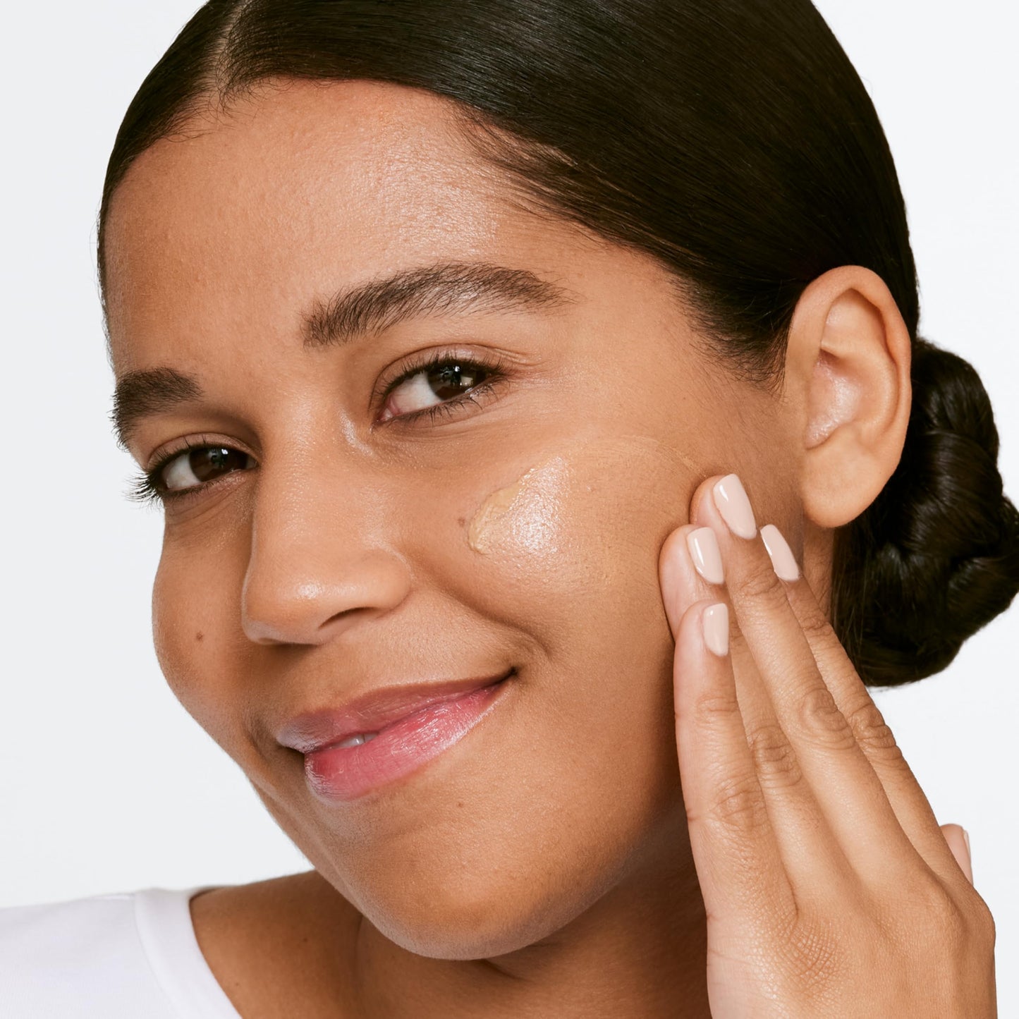 Clinique Moisture Surge Sheertint Hydrator Tinted Moisturizer SPF 25 – Hydrating, Sheer Coverage, Natural Finish, Light/Medium, 1.4 oz