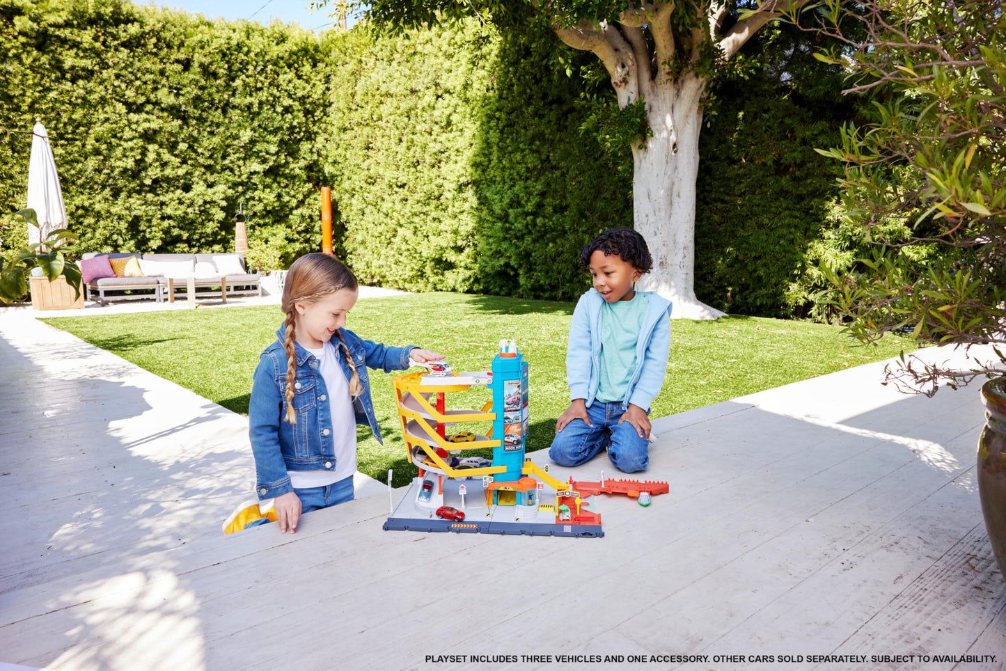 Matchbox Toy Vehicles & Playset, Transportation Center with 5 Levels, Kid& Car-Activated Features, Includes 1:64 Scale Taxi, Boat & Helicopter & Food Vendor Accessory