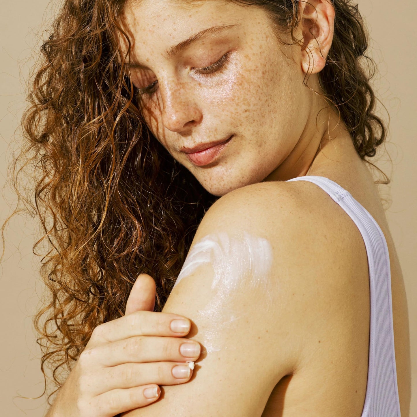 Aveeno Sheer Hydration Daily Lotion, Fragrance-Free, Prebiotic Oat Moisturizer, Fast-Absorbing, Lightweight Body Lotion for Dry Skin, 18 fl oz