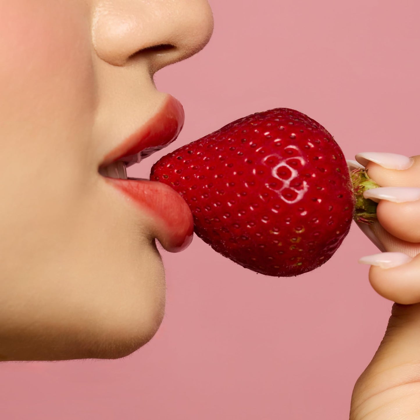 pürlisse Sheer Glow Strawberry Vitamin C Tinted Moisturizer - Dewy Skin Tint with Antioxidants for Even Complexion & Light Coverage - Medium Tan, 1.4 oz