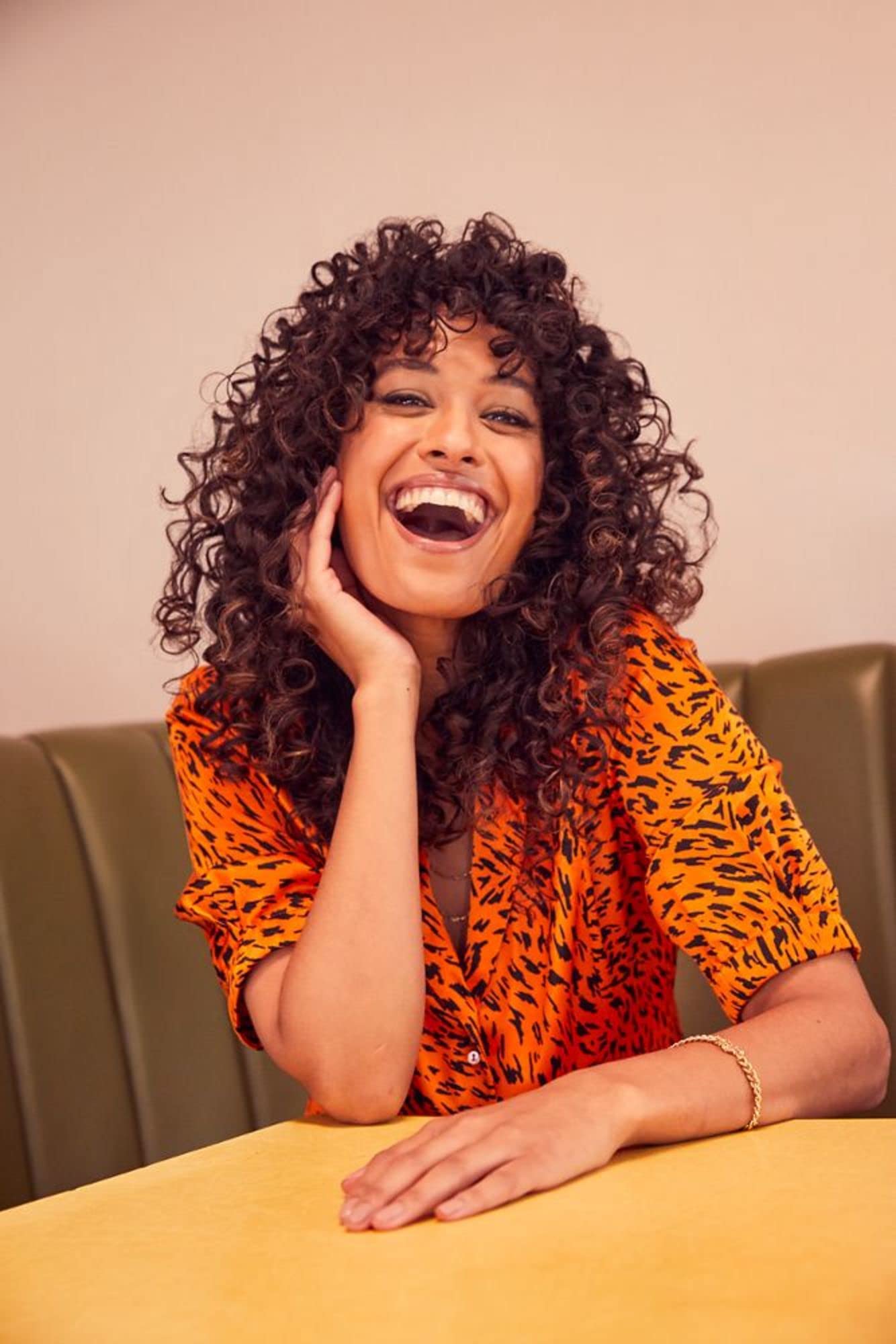 John Frieda Frizz Ease Curl Reviver Mousse, Enhances Curls, Soft Flexible Hold, Mousse for Curly or Frizzy Hair, 7.2 Ounces, Alcohol-Free