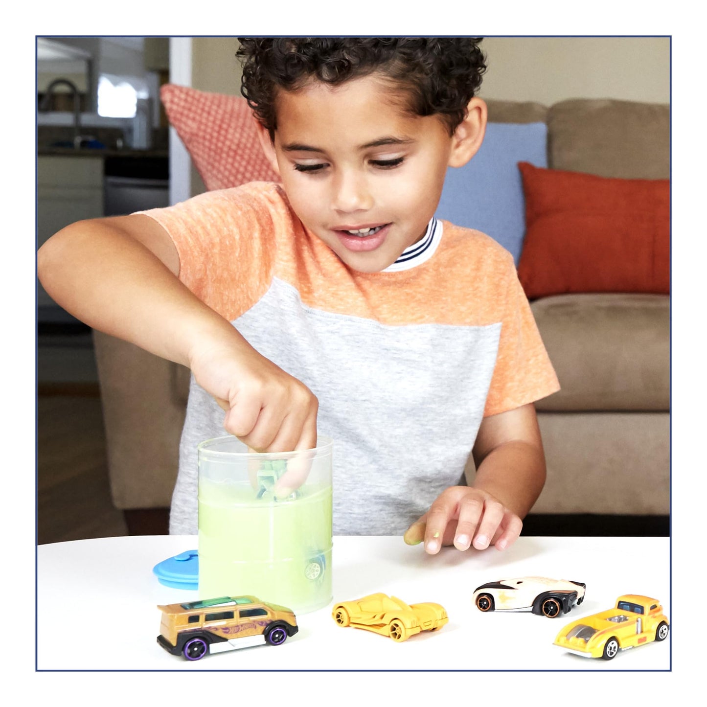 Hot Wheels 2-Pack Color Reveal Cars, 1:64 Scale with Surprise Initial & Repeat Color-Change in Warm & Icy Cold Water (Styles Vary)