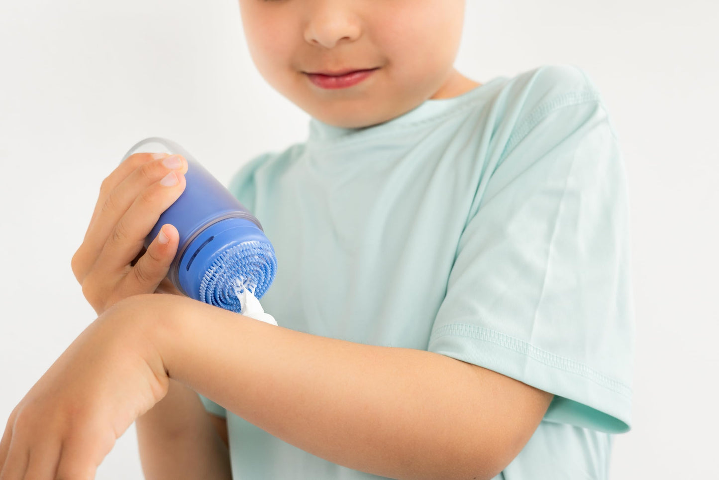 Ubbi Sunsqueeze Sunscreen Applicator – Refillable Roll-On with Soft Silicone Bristles for Babies & Toddlers, Easy Clean, TSA-Approved, 3.38oz, Blue