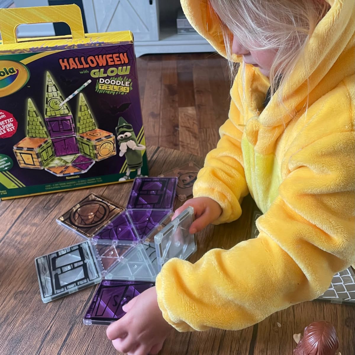 CreateOn Crayola Halloween Glow Doodle Magnetic Tiles Set, Building Set for Kids, STEM Toys for Boys and Girls Ages 3 and Up, 25-Piece Set
