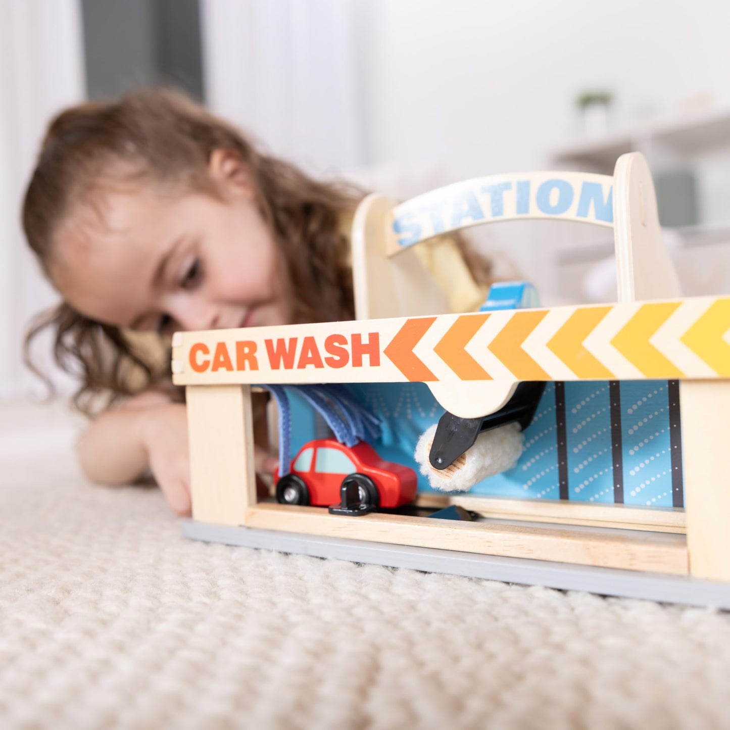 Melissa & Doug Service Station Parking Garage with 2 Wooden Cars and Drive-Thru Car Wash