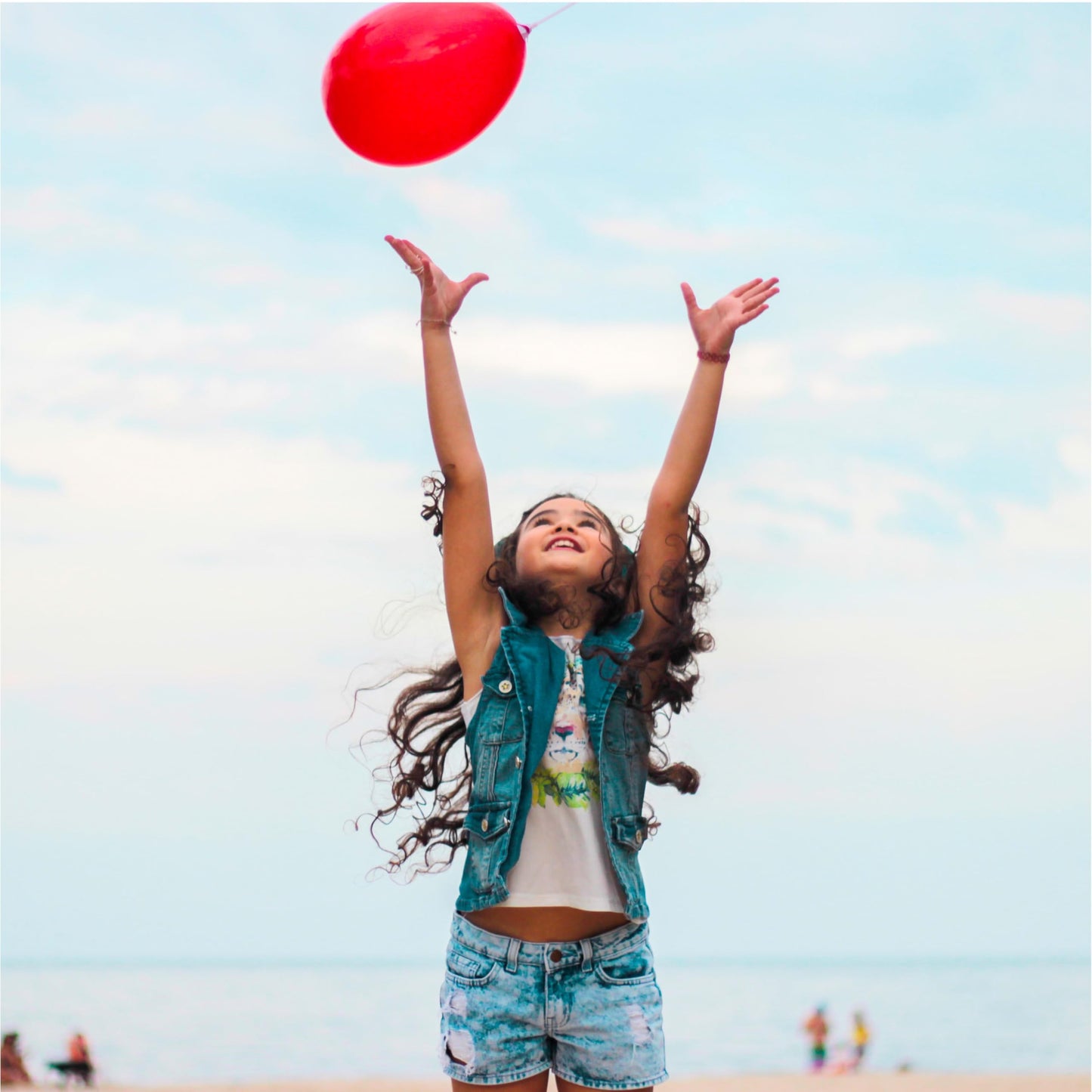 Neutrogena Sheer Zinc Kids Mineral Sunscreen Lotion SPF 50+ | Broad Spectrum UVA/UVB Protection | Water Resistant, Paraben & Fragrance Free, 3 fl oz