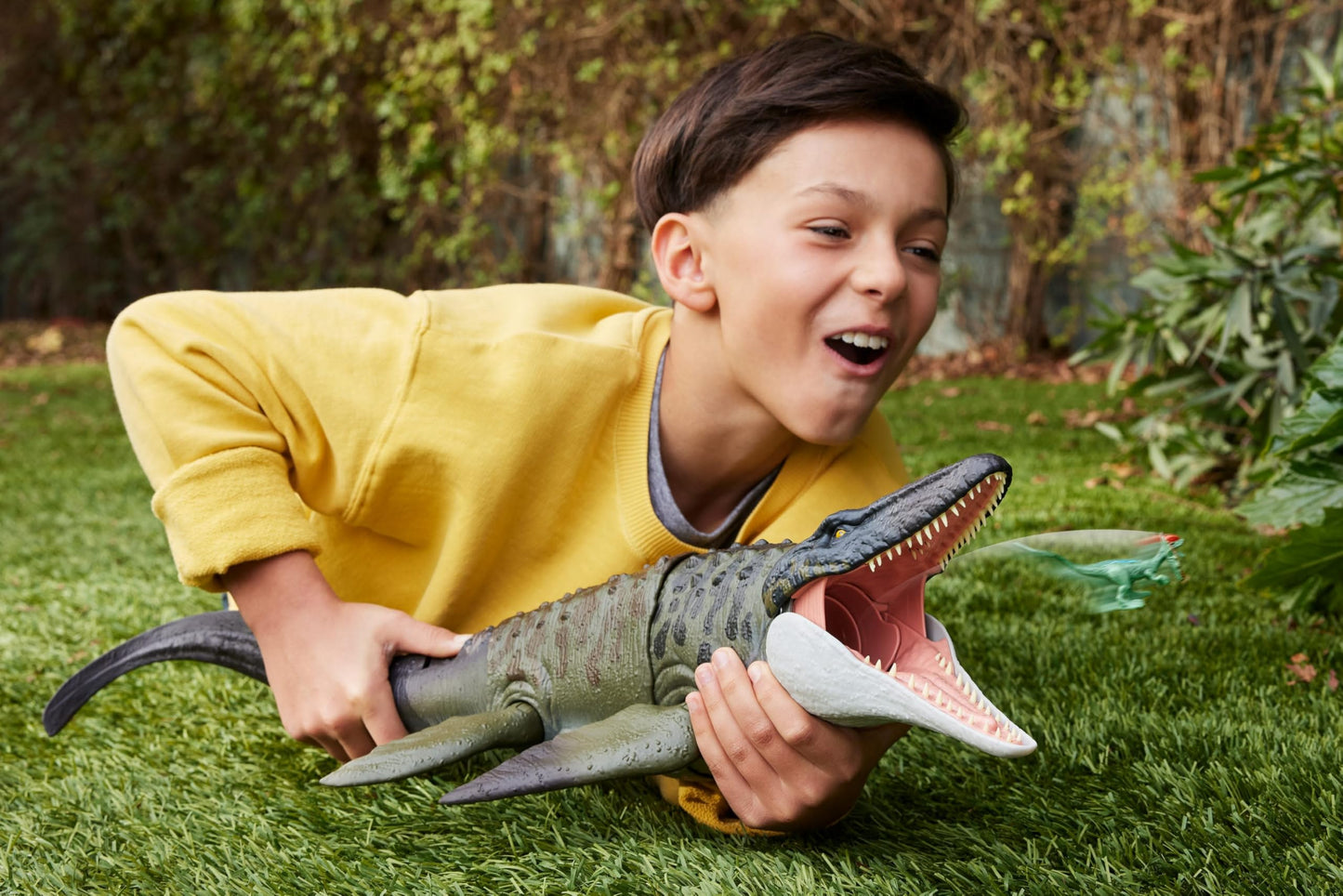Mattel Jurassic World Rebirth Bite N Blast Mosasaurus Action Figure & Mini Dilophosaurus, Wide Jaw Dinosaur Toy, Movie-Accurate Posable, Digital Play