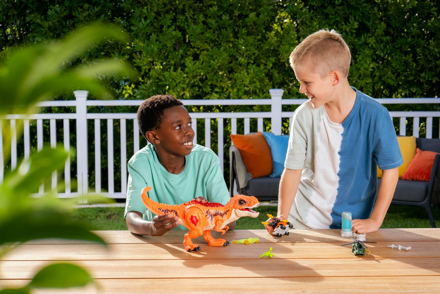 Robo Alive Dino Escape, Robotic Light Up, Vehicles with Firing Weapons, Storable, Giftable, Ages 3+ by ZURU