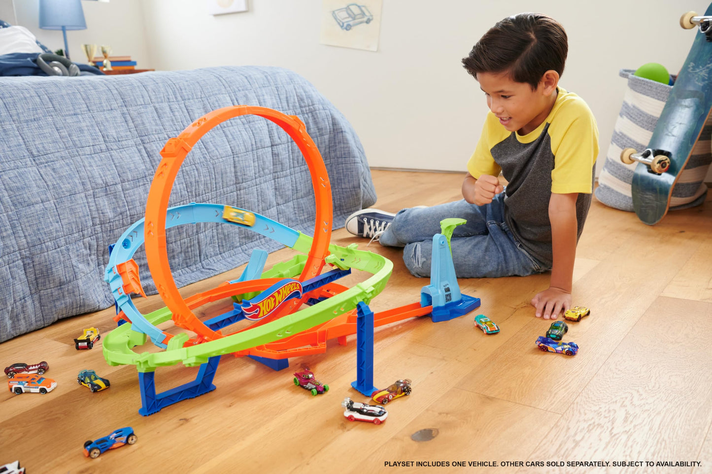 Hot Wheels Toy Car Track Set, Action Loop Cyclone Challenge, 18-in Tall, 2 Ways to Play & Easy Storage, with 1:64 Scale Vehicle