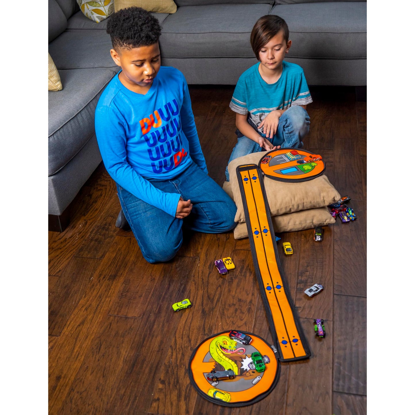 Hot Wheels Tara Toy: ZipBin Wheelie Track Pack - Unzips Into A Racetrack Mat, Holds 100 Toy Cars, Storage & Play, Circle Tire Design, Kids Ages 3+