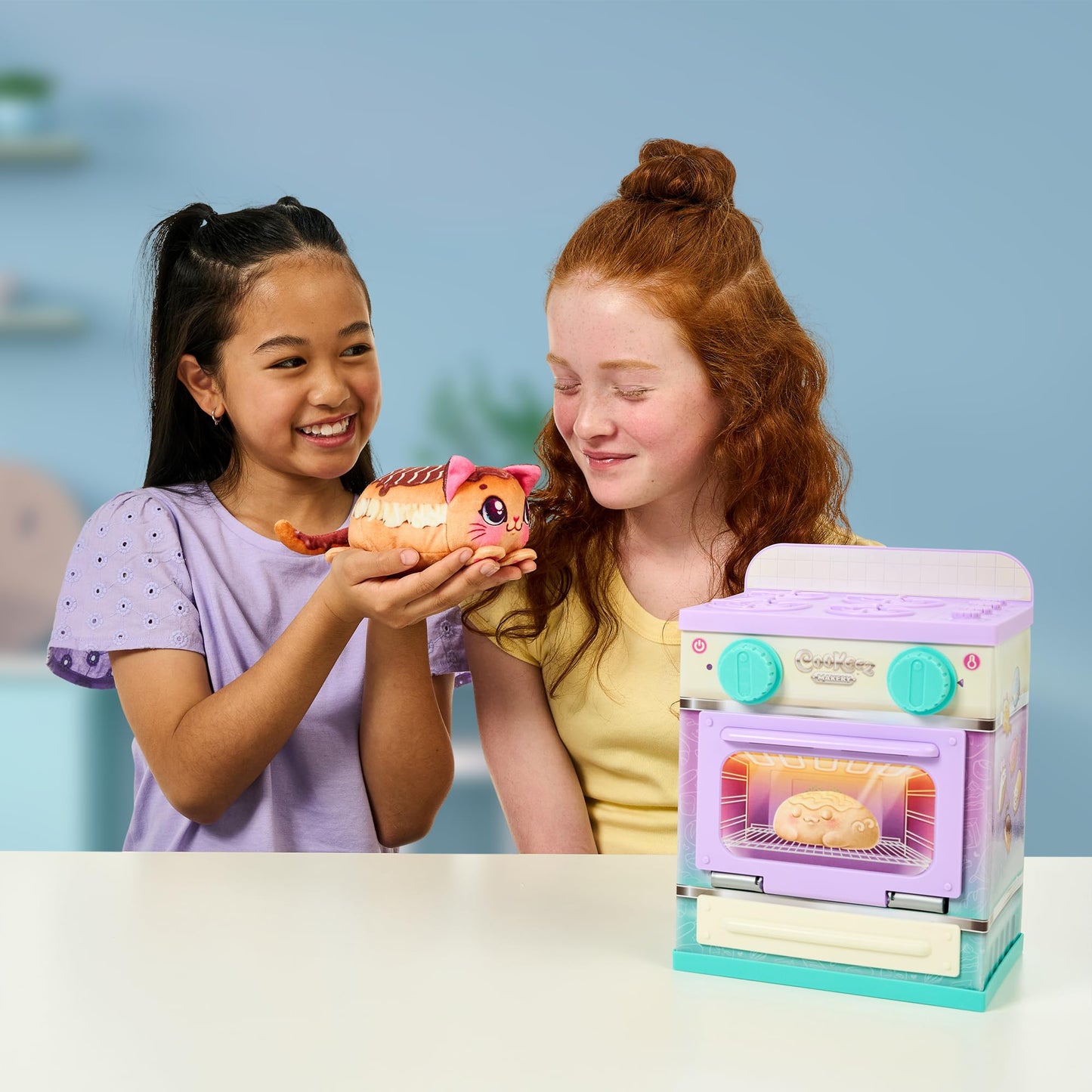 Cookeez Makery Lil' Bakez Oven – Mix, Bake & Reveal a Surprise Scented Plush Pet Toy (Non-Electronic, Styles May Vary)