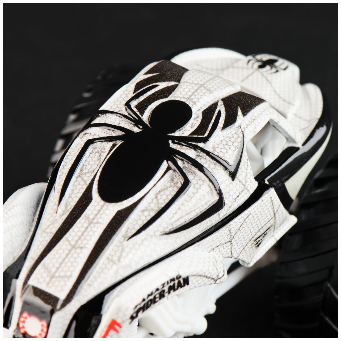 Monster Jam, Marvel Official Spider Man Monster Truck, Die-Cast Vehicle, 1:64 Scale, Super Hero Kids Toys for Boys Ages 3 and up