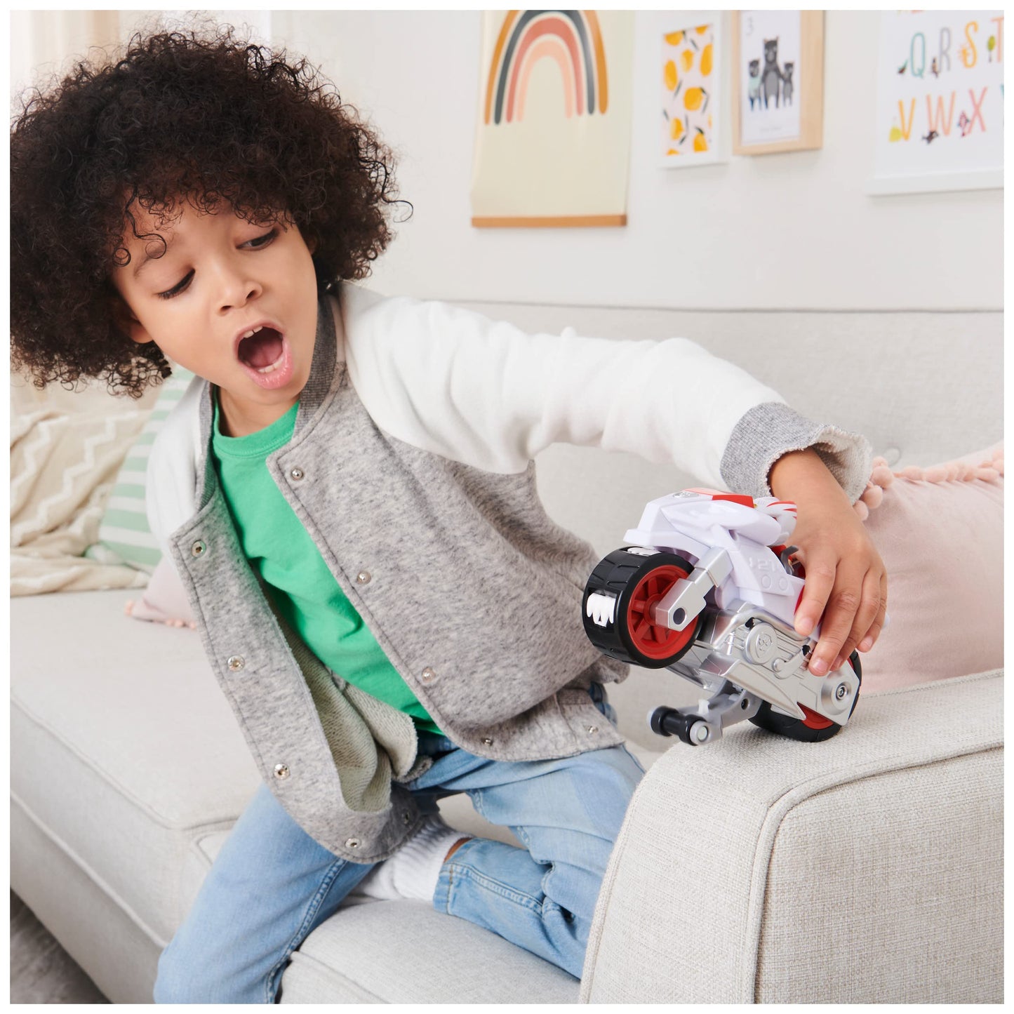 PAW Patrol, Moto Pups Wildcat’s Deluxe Pull Back Motorcycle Vehicle with Wheelie Feature and Toy Figure