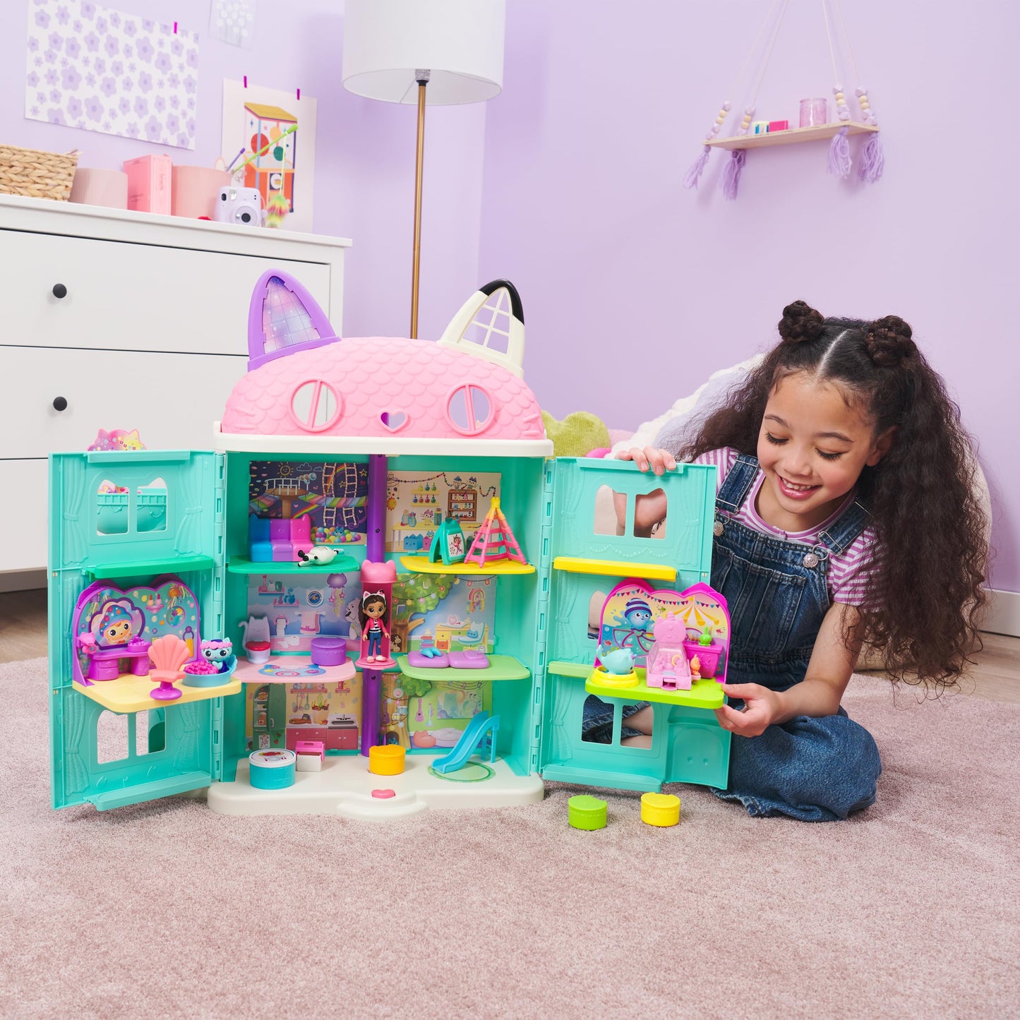 Gabby’s Dollhouse, MerCat’s Spa Room Playset, with MerCat Toy Figure, Surprise Toys and Dollhouse Furniture, Kids Toys for Girls & Boys 3+