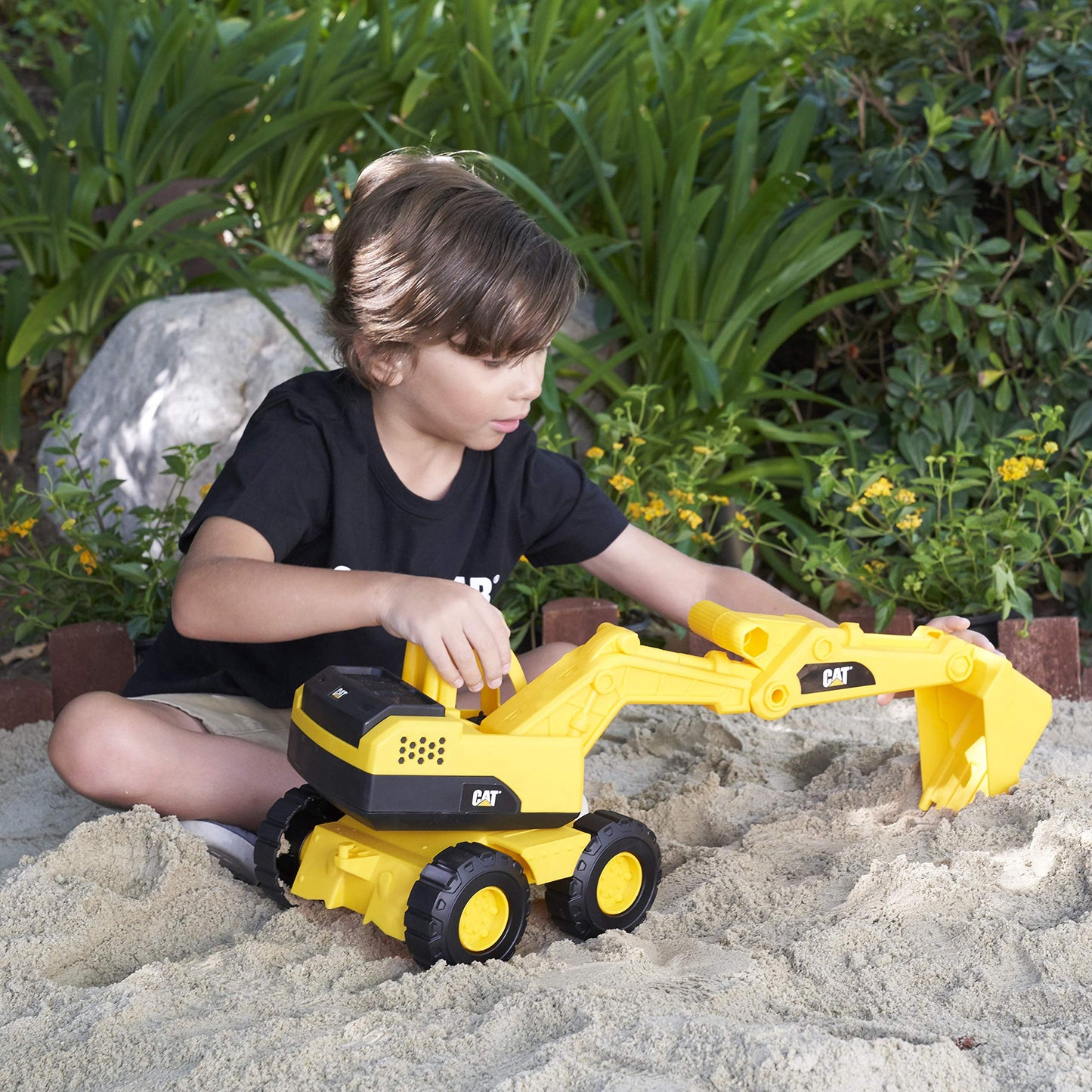 CAT Construction 15" Excavator Toy for Kids – Super-Sized Outdoor Vehicle with Real Working & Articulated Parts, Ages 3+
