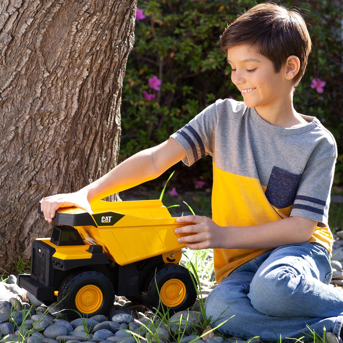 Cat Construction Toys Real Steel Max Dump Truck 16" – Heavy-Duty Dump Bed, All-Terrain Wheels, Indoor/Outdoor Play for Kids 3+